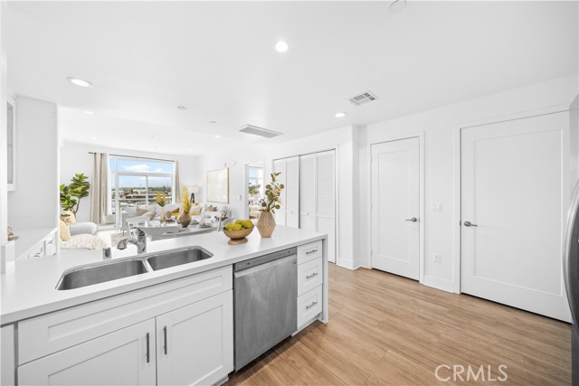 MLS #WS25259813 image #15