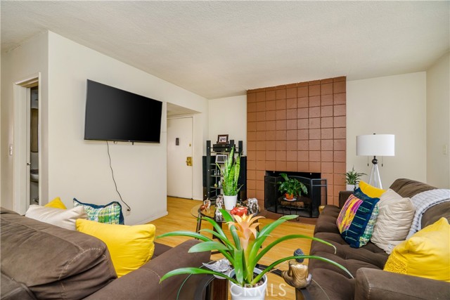 523 E Hazel Street, Inglewood CA: https://media.crmls.org/medias/5a9fa76e-8a99-4612-9ea4-2eb56d612123.jpg