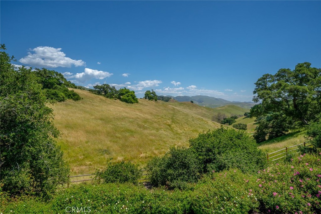 https://media.crmls.org/medias/5aa05b40-f6d7-4f6c-8400-c1f5f4b2c0f6.jpg?preset=X-Large