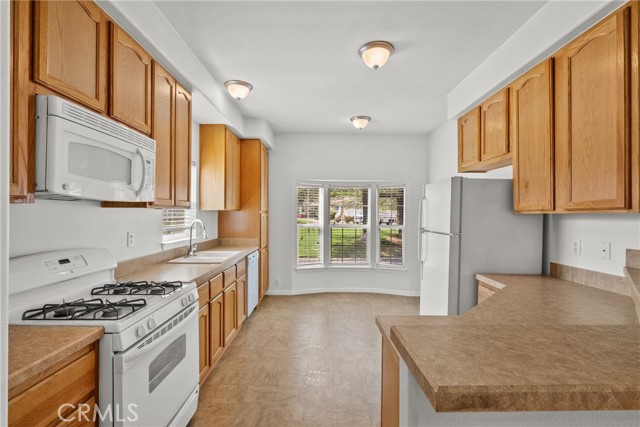 15455 Glenoaks Boulevard, Sylmar CA: https://media.crmls.org/medias/5aa0a879-5150-48e4-9310-4c0c22ebaaba.jpg