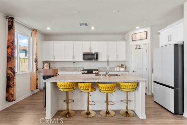 Detail Gallery Image 10 of 37 For 728 Freesia Cir, San Jacinto,  CA 92583 - 4 Beds | 3/1 Baths