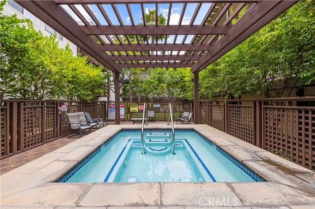 525 S Ardmore Ave, Los Angeles CA: https://media.crmls.org/medias/5aa104d9-42cf-4ccc-8c7f-89dea6470e75.jpg