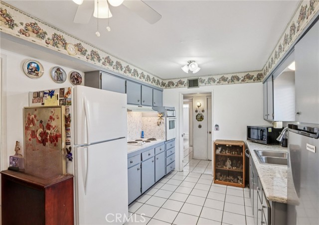 28201 Portsmouth Drive, Menifee CA: https://media.crmls.org/medias/5aa1d959-ff7e-4ebe-b468-21e82c685cd6.jpg