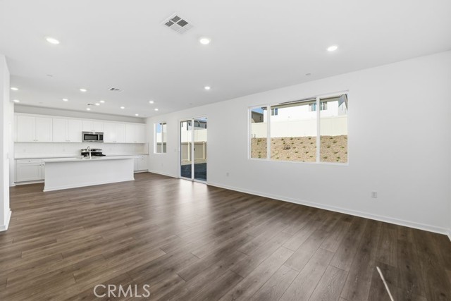 Detail Gallery Image 4 of 23 For 33214 Damask Ln, French Valley,  CA 92596 - 3 Beds | 2/1 Baths