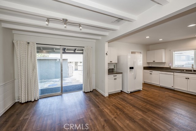 1219 N Lincoln Street, Burbank CA: https://media.crmls.org/medias/5aa2696a-cf8d-47ff-857d-9903e56227a7.jpg