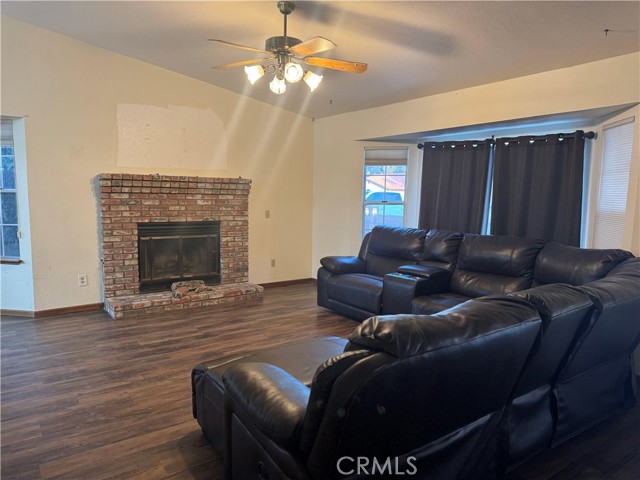 Detail Gallery Image 4 of 7 For 14686 Cool Glen Dr, Helendale,  CA 92342 - 3 Beds | 2 Baths
