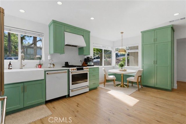 Detail Gallery Image 15 of 38 For 5618 Wilhelmina Ave, Woodland Hills,  CA 91367 - 3 Beds | 2/1 Baths