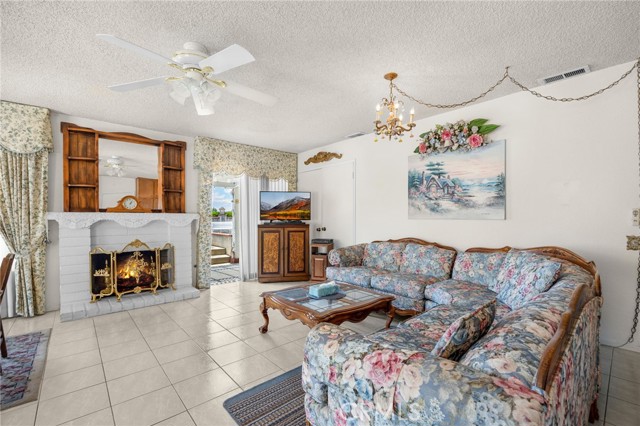 Detail Gallery Image 16 of 33 For 1516 Mesa Verde, Fullerton,  CA 92833 - 4 Beds | 2 Baths
