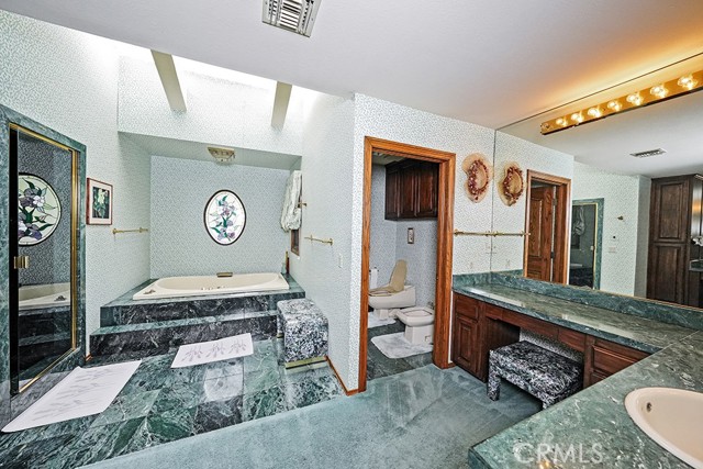 9752 Rangeview Drive, Santa Ana CA: https://media.crmls.org/medias/5aa5431b-bd11-434a-b166-6fbe4edb7ec6.jpg