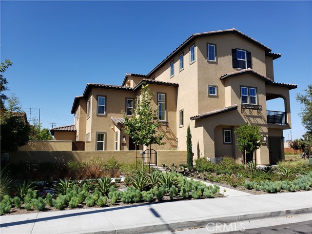 Detail Gallery Image 2 of 40 For 10503 Acorn Pl, Los Alamitos,  CA 90720 - 3 Beds | 3/1 Baths