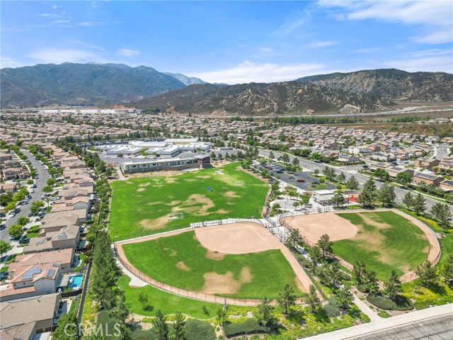 4011 Blackberry Drive, San Bernardino CA: https://media.crmls.org/medias/5aa59c22-028d-44a3-bd17-b51ca20a76d5.jpg