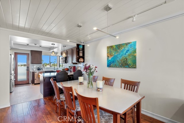 Detail Gallery Image 12 of 27 For 760 Manhattan Beach Blvd #B,  Manhattan Beach,  CA 90266 - 3 Beds | 3 Baths