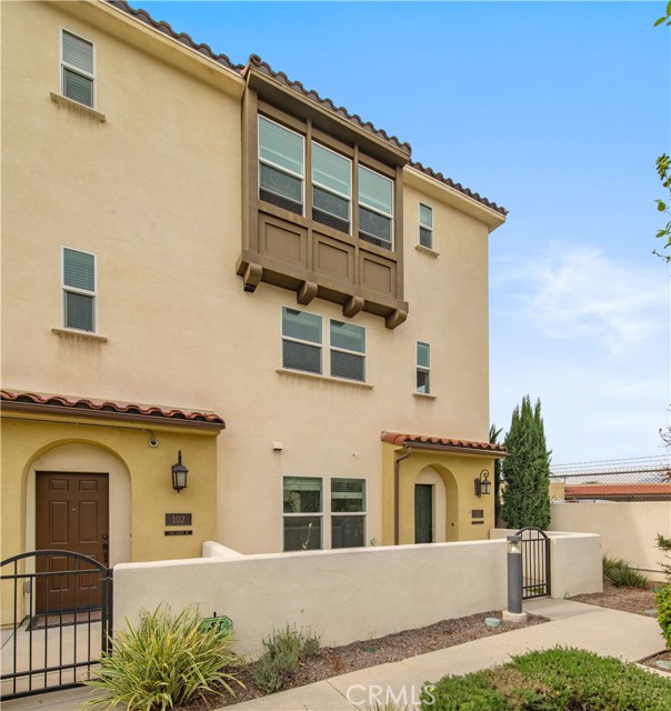 Detail Gallery Image 2 of 21 For 11135 Legion Dr #101,  El Monte,  CA 91731 - 4 Beds | 3/1 Baths