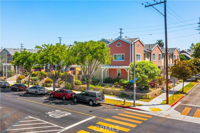 Detail Gallery Image 2 of 22 For 1500 Pine Ave #17,  Long Beach,  CA 90813 - 3 Beds | 3 Baths