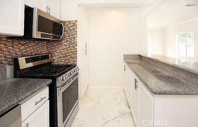 7914 Agnes Avenue, North Hollywood CA: https://media.crmls.org/medias/5aa793eb-80f2-49ef-a9ac-086edece502f.jpg