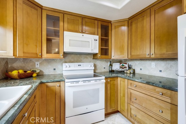 253 Gallery Way, Tustin CA: https://media.crmls.org/medias/5aa80069-6e30-4ed1-84c9-4d982f46bb9c.jpg