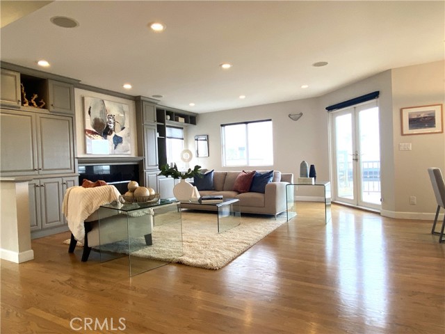 1111 Manhattan Avenue, Hermosa Beach, California 90254, 4 Bedrooms Bedrooms, ,2 BathroomsBathrooms,Residential,Sold,Manhattan,SB23071063