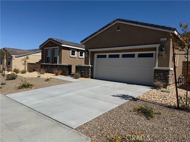 Detail Gallery Image 8 of 8 For 11157 Canyon Cove St, Victorville,  CA 92392 - 4 Beds | 2/1 Baths