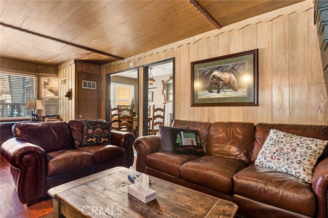 Detail Gallery Image 4 of 22 For 435 Arroyo, Big Bear Lake,  CA 92315 - 3 Beds | 1 Baths
