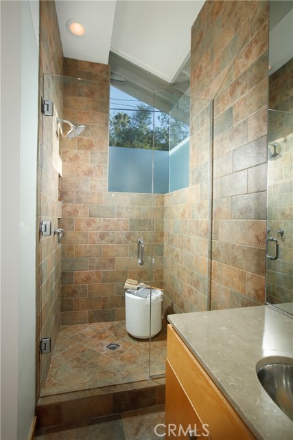 Detail Gallery Image 23 of 35 For 1624 Santa Barbara Ave, Glendale,  CA 91208 - 4 Beds | 3 Baths