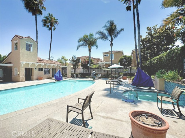 4 Las Flores, Aliso Viejo CA: https://media.crmls.org/medias/5aa9c7f4-3225-4774-827b-2c5a7e648256.jpg