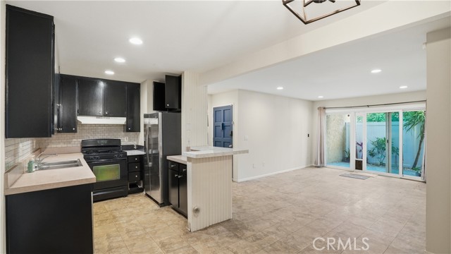 Detail Gallery Image 8 of 25 For 1101 W Macarthur, Santa Ana,  CA 92707 - 2 Beds | 2 Baths