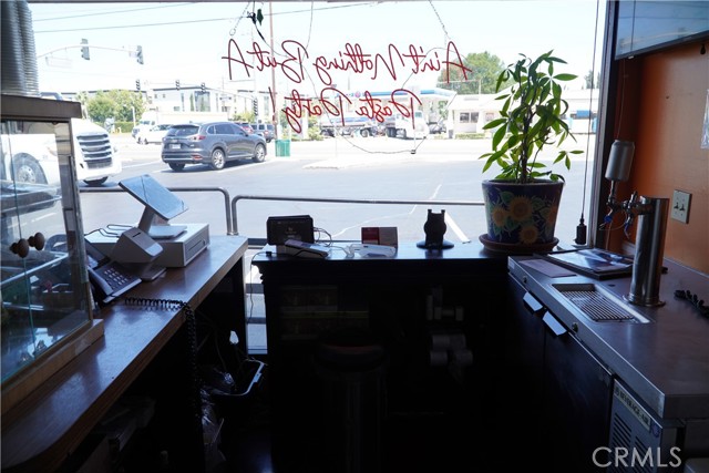 124 E Lincoln Ave, Orange CA: https://media.crmls.org/medias/5aaa84cf-3e73-4bb8-a598-84d175dcc6c5.jpg