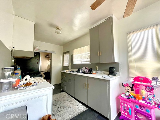 Detail Gallery Image 13 of 14 For 611 615 E Acacia Ave, Glendale,  CA 91205 - – Beds | – Baths