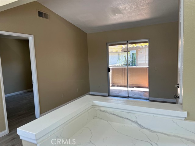 Detail Gallery Image 6 of 19 For 3663 Country Oaks #D,  Ontario,  CA 91761 - 1 Beds | 1 Baths