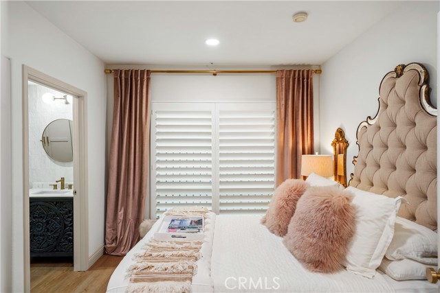 Detail Gallery Image 17 of 31 For 575 S Barrington Ave #109,  Los Angeles,  CA 90049 - 3 Beds | 2/1 Baths