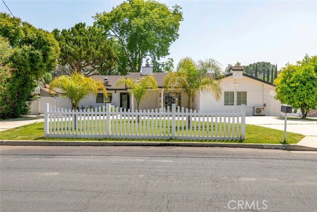 Detail Gallery Image 1 of 28 For 17646 Raymer St, Northridge,  CA 91325 - 3 Beds | 3 Baths