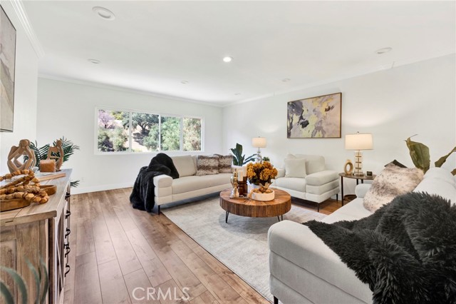 Detail Gallery Image 6 of 31 For 1935 Alpha Rd #112,  Glendale,  CA 91208 - 3 Beds | 2 Baths
