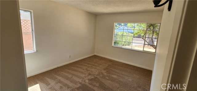 5853 Keokuk Avenue, Woodland Hills CA: https://media.crmls.org/medias/5aae2330-5402-4bb5-90cc-e8c7c6dd8aae.jpg