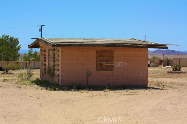 57025 Encantado Rd, Landers, CA 92285