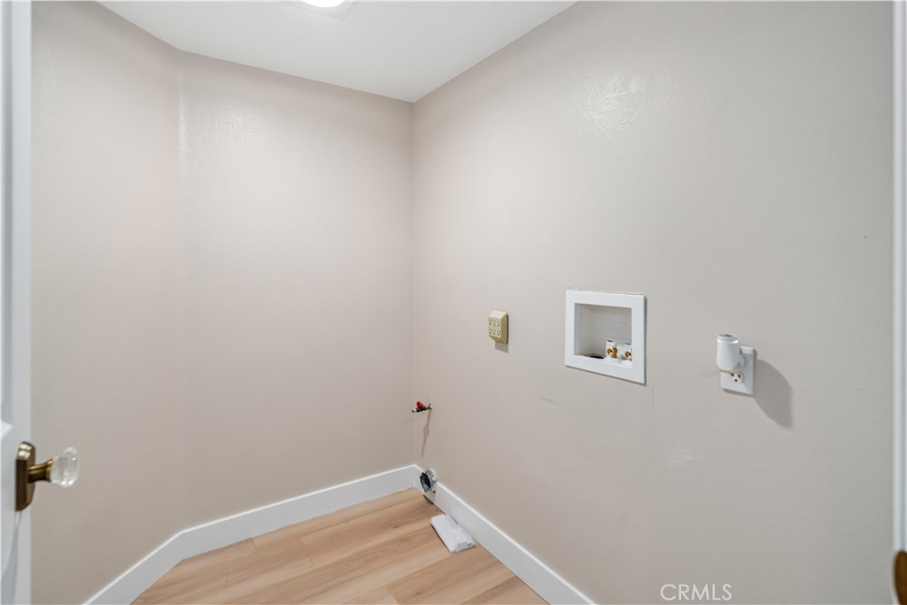 https://media.crmls.org/medias/5aaf23f3-4806-4425-abb3-d630ad5fc60d.jpg?preset=X-Large