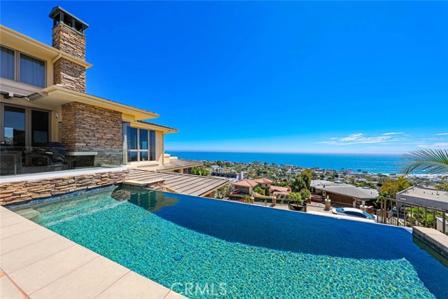 Detail Gallery Image 3 of 40 For 1076 Skyline Dr, Laguna Beach,  CA 92651 - 4 Beds | 4/1 Baths