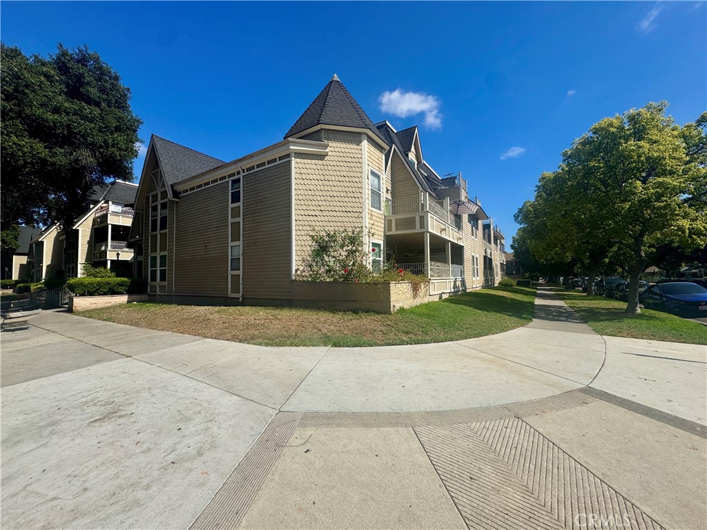 300 E Chestnut Avenue #301