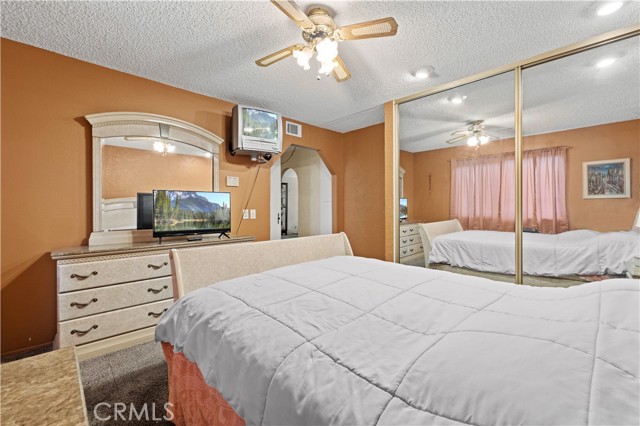 Detail Gallery Image 24 of 32 For 28004 Lakehurst Ave, Canyon Country,  CA 91351 - 4 Beds | 2 Baths