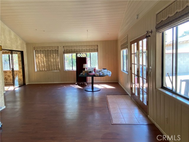 18219 Rayen Street, Northridge CA: https://media.crmls.org/medias/5aaf9a92-9e58-4857-8297-366e6e1b8258.jpg
