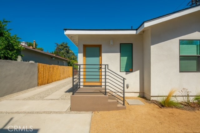 2672 Newell Street, Los Angeles CA: https://media.crmls.org/medias/5ab01593-9ae9-41f9-a94a-c042968e2aa6.jpg