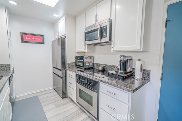 Detail Gallery Image 13 of 56 For 4239 via Arbolada #303,  Los Angeles,  CA 90042 - 2 Beds | 2 Baths