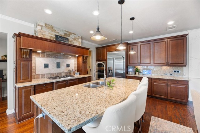 22517 Skipping Stone Drive, Saugus CA: https://media.crmls.org/medias/5ab13e3d-e86b-4685-b28e-59ead87a2744.jpg