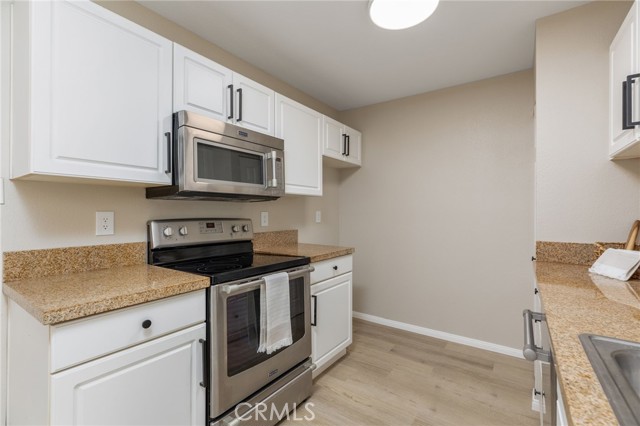 Detail Gallery Image 9 of 23 For 1265 Kendall Dr #1411,  San Bernardino,  CA 92407 - 2 Beds | 1 Baths