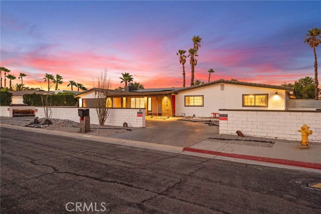 Detail Gallery Image 7 of 66 For 2306 Acacia Rd E, Palm Springs,  CA 92262 - 4 Beds | 3 Baths