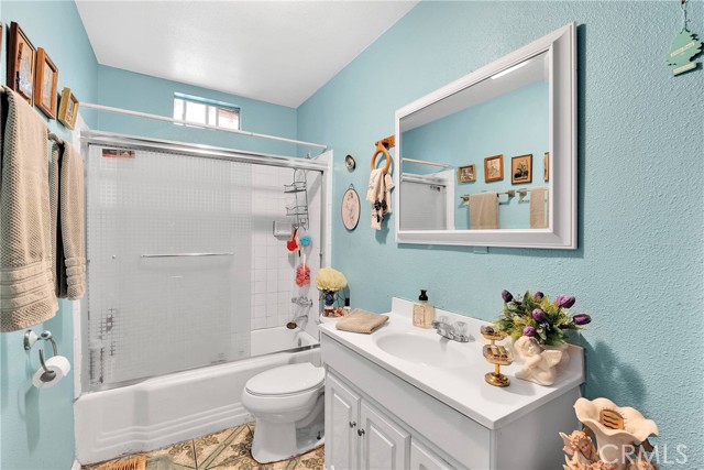 470 E Home Street, Long Beach CA: https://media.crmls.org/medias/5ab2bf0e-0d66-42d6-82d0-374472ecfc2f.jpg