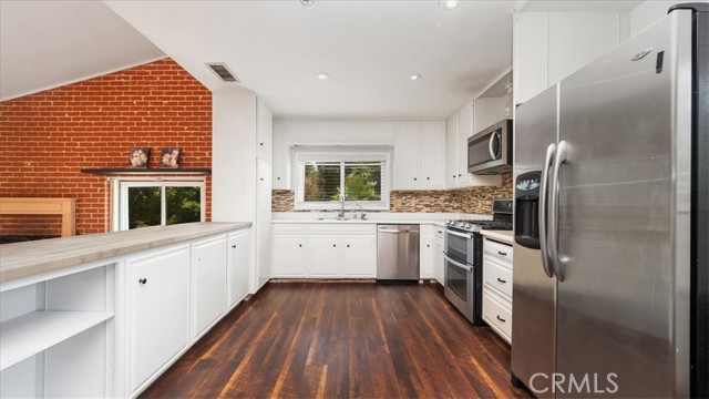 Detail Gallery Image 6 of 27 For 7070 Karen Ln, Jurupa Valley,  CA 92509 - 4 Beds | 2 Baths