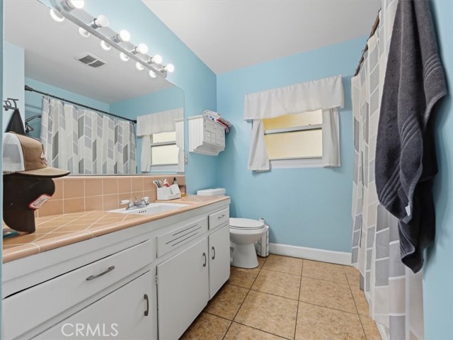 17962 Merrill Avenue, Fontana CA: https://media.crmls.org/medias/5ab2e8c7-b784-4996-9b58-2881406a6da3.jpg