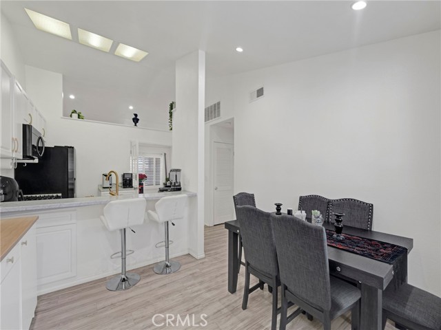 Detail Gallery Image 7 of 19 For 11350 Foothill Bld #15,  Sylmar,  CA 91342 - 2 Beds | 2 Baths