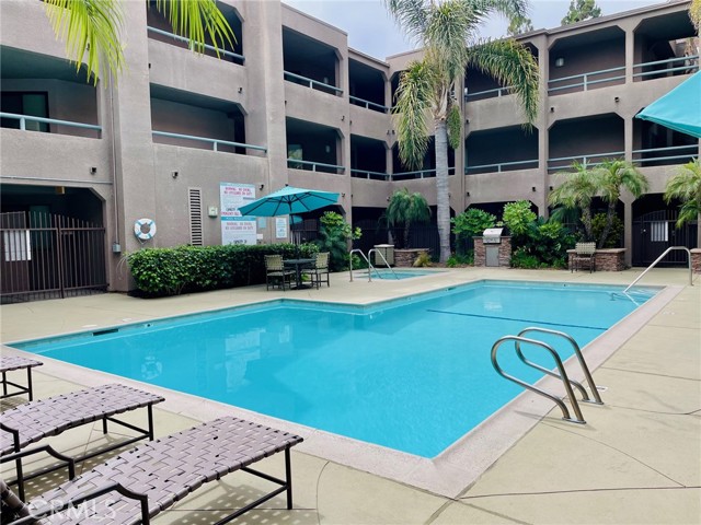 8300 Manitoba Street, Playa del Rey CA: https://media.crmls.org/medias/5ab318ea-597a-4f76-8854-a69fba249739.jpg