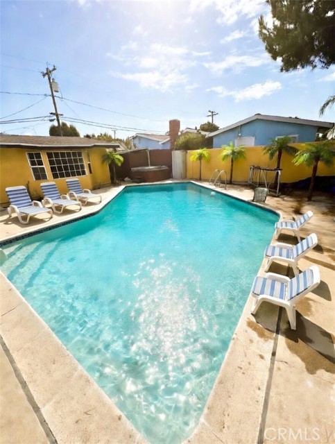 Detail Gallery Image 5 of 19 For 2435 W Broadway, Anaheim,  CA 92804 - 3 Beds | 2 Baths